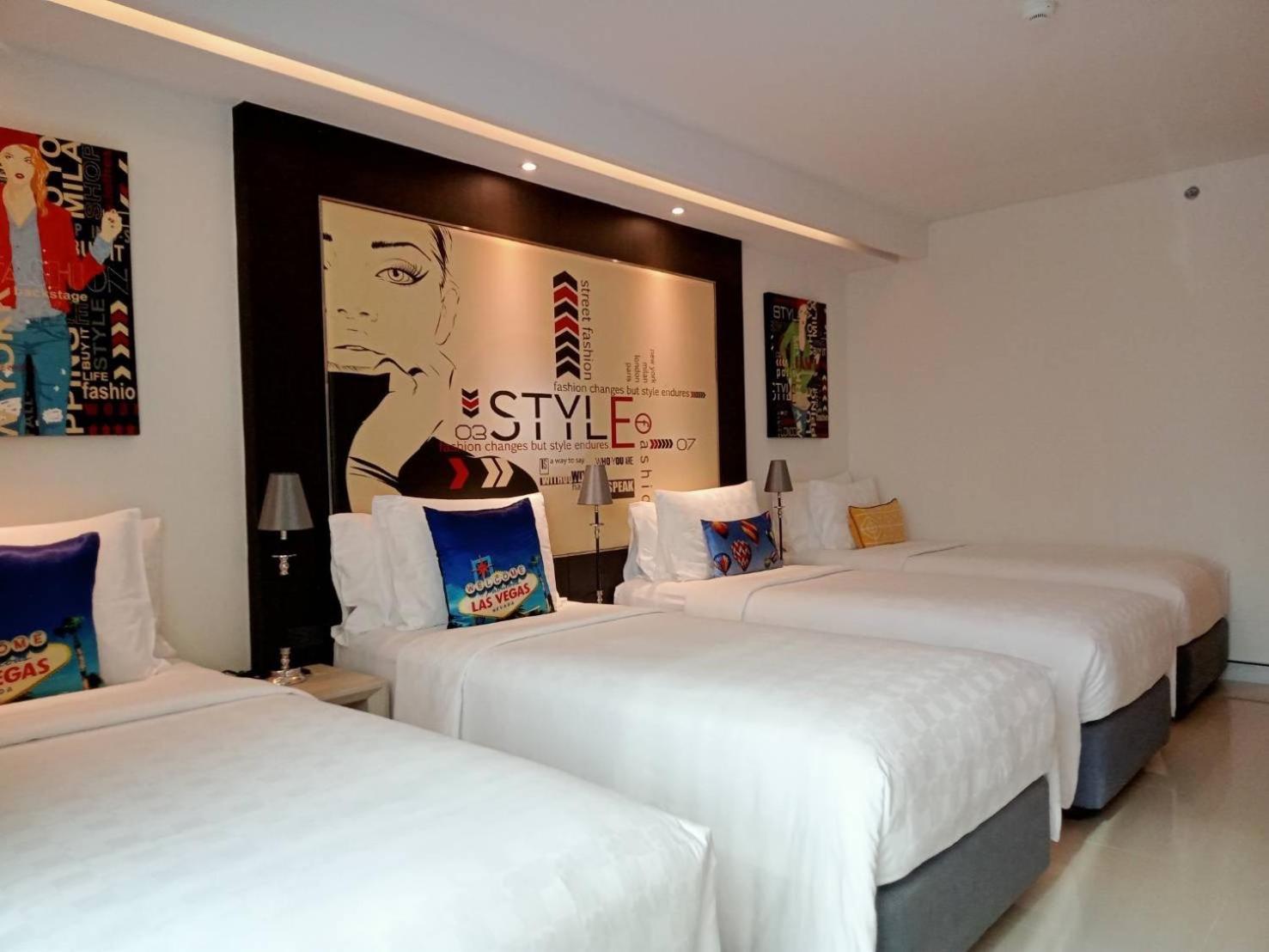 Hotel Clover Asoke - Sha Extra Plus Bangkok Exterior photo